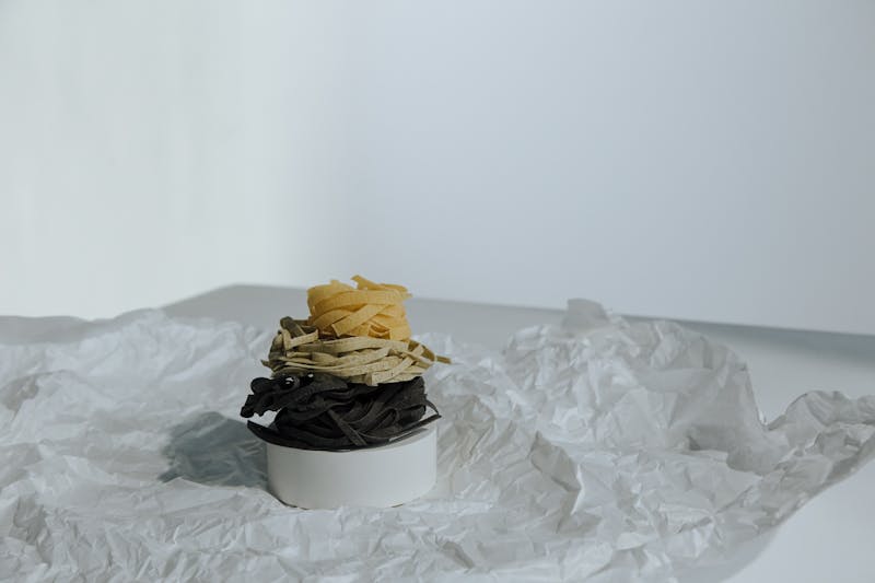 Classic Roman Cacio e Pepe pasta with black pepper